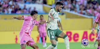 登山神器试过吗？智能汽车里玩《黑神话·悟空》？“人工智能+消费”爆款多！